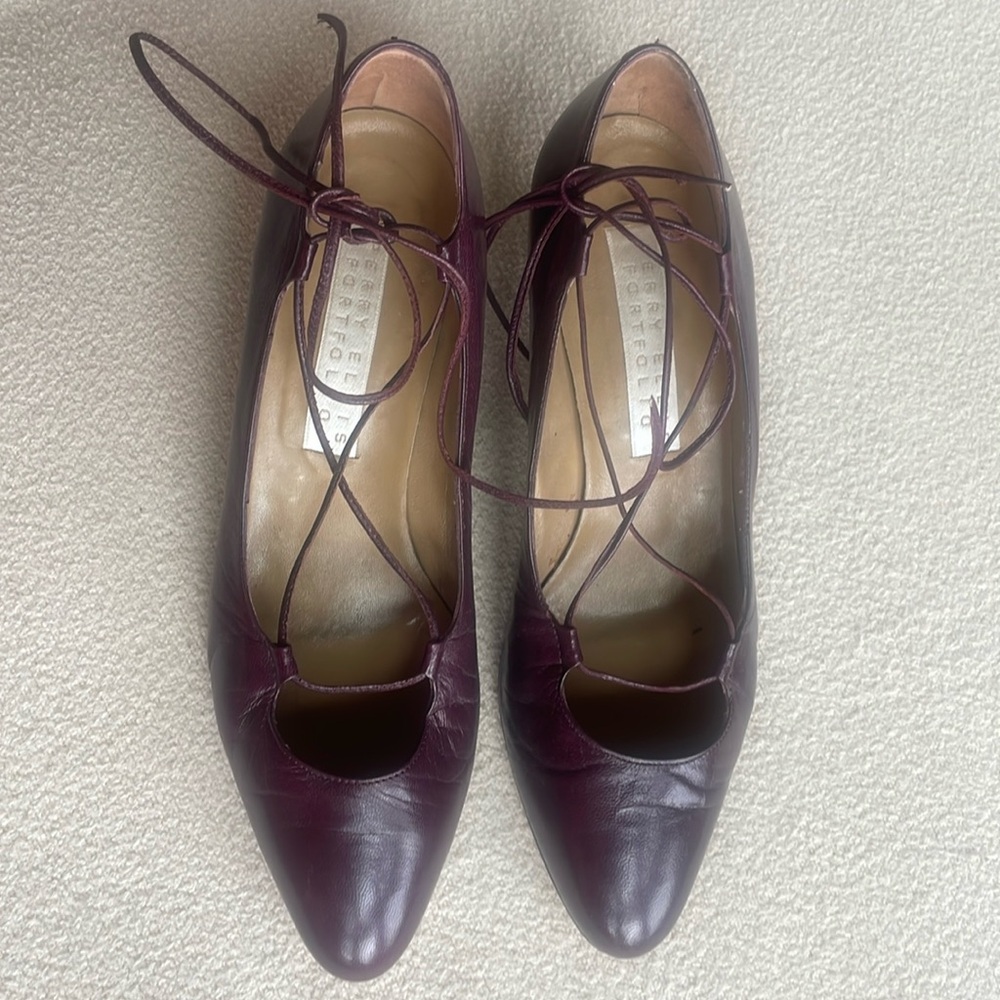 Perry Ellis novelty pump kitten heel.